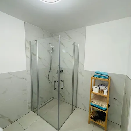Julian Apartment *